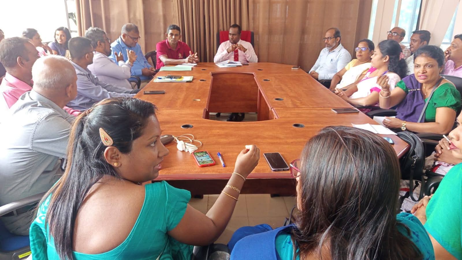 ගාල්ල දිස්ත්‍රික් පළාත් පාලන ආයතන සතු ආයුර්වේද වෛද්‍ය සේවාවේ ප්‍රගතිය, වෘත්තීය ගැටලු සහ ඉදිරි සංවර්ධන සැලසුම් පිළිබඳ විශේෂ සමාලෝචනය
